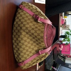 Gucci with serial number included: